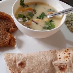 A picture of Pakodi Curry.