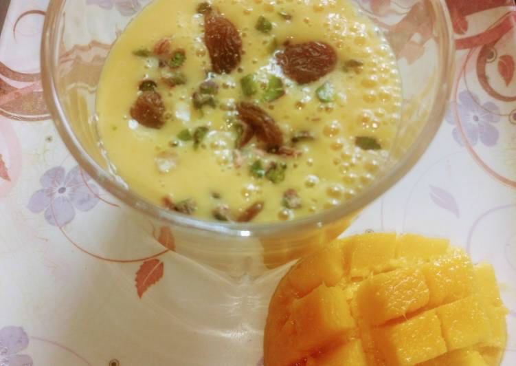 Mango lassi