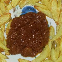 A picture of Fried irish with tomatoes sauce.