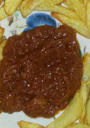 A picture of Fried irish with tomatoes sauce.