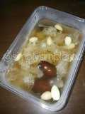 White Fungus With Red Dates and Almond Soup