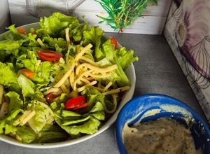 Une photo de Salade Fraîcheur Avocat 🥑 et Surimi😃