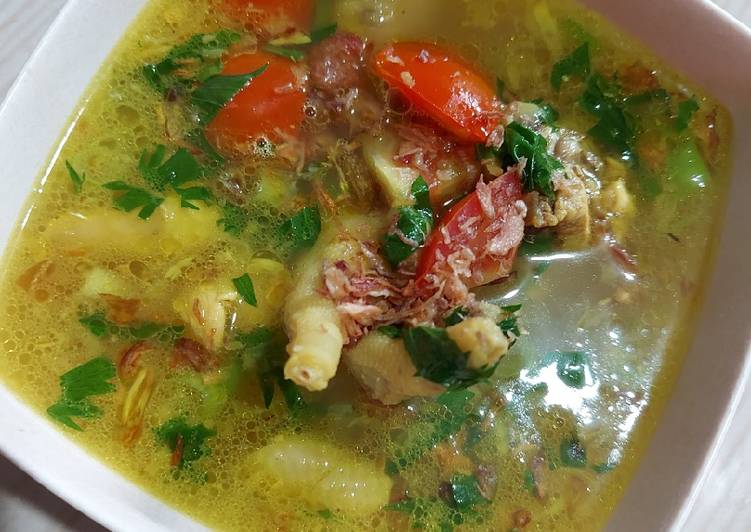 Soto Ayam ceker kuah Bening