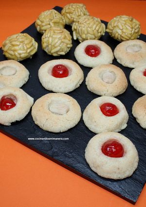 Una foto de Panellets de almendra