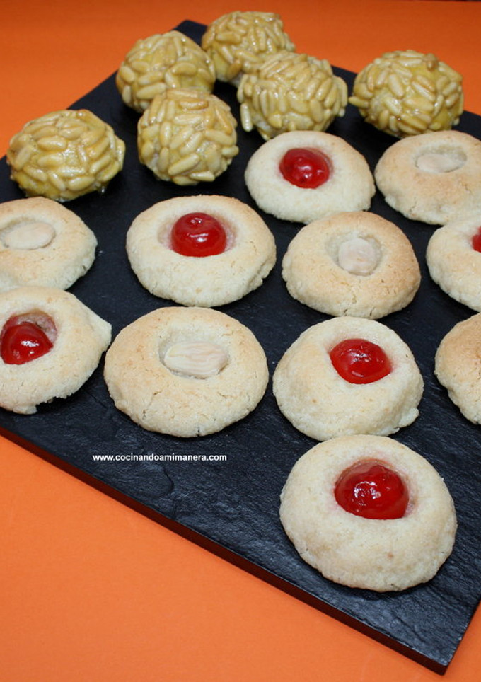 Una foto de Panellets de almendra