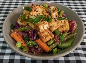 Foto de Bowl de Tofu com MUITOS Vegetais al dente perfeitos 😋
