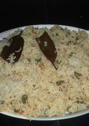 A picture of Pulav with green chana.