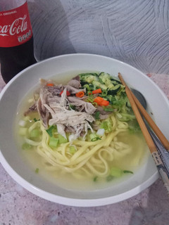 Foto resep Chicken noodle soup with zucchini