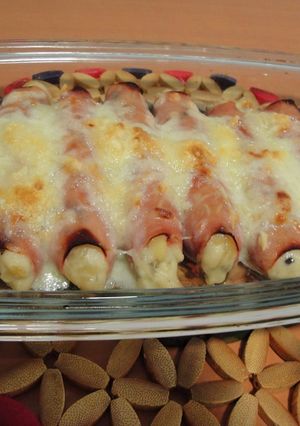 Una foto de Canelones de jamón york rellenos de champiñones