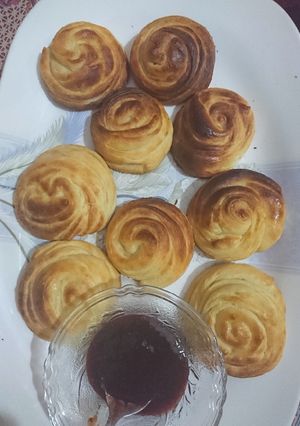 A picture of Sweet bun called qatlama.