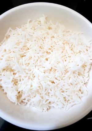 A picture of Plain white Rice.
