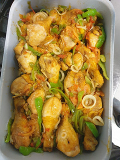 Una foto de Muslos de pollo al horno
