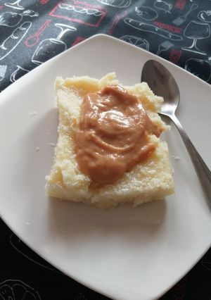 Una foto de Sémola con leche y coco rallado