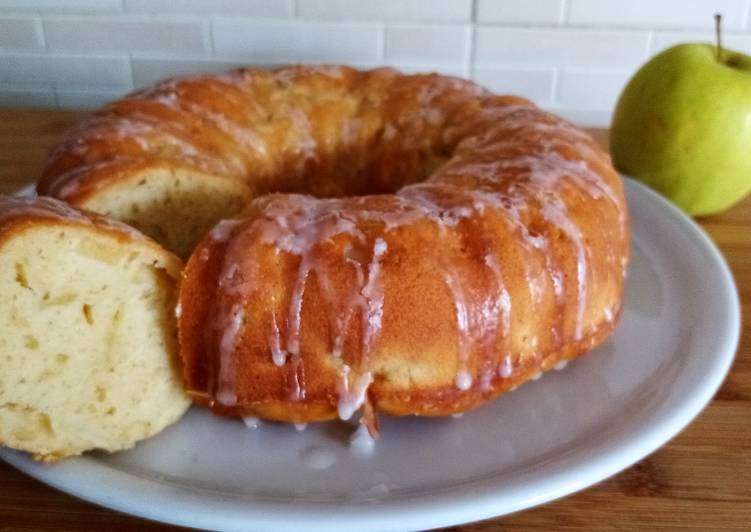 Recipe of Quick Ciambella alle mele e yogurt