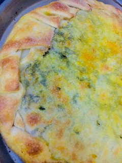 Una foto de EMPANADA DE PURÉ DE PAPA 🥔 BATATA 🍠 Y VERDURAS 🧄🥬🧅🫑 CON QUESO 🧀🧀