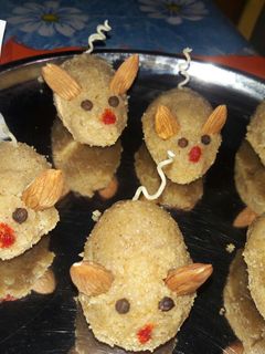 सूजी माउस (Suji mouse recipe in Hindi) रेसिपी मुख्य फोटो