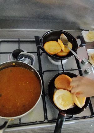 A picture of Bread And Gravy (Pav Bhaji).