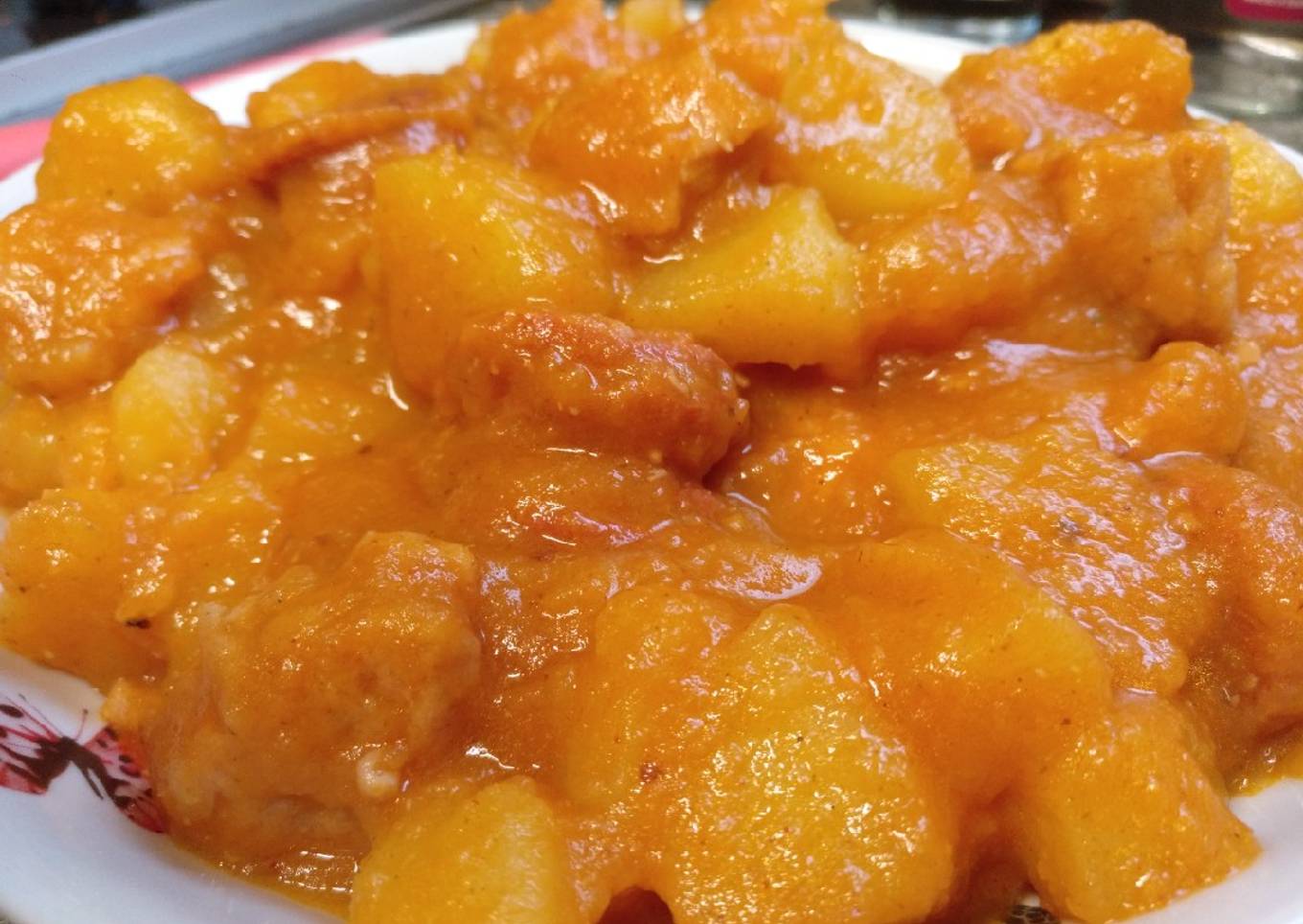 Patatas estofadas con carne picada y chorizo