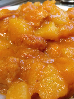 Una foto de Patatas estofadas con carne picada y chorizo