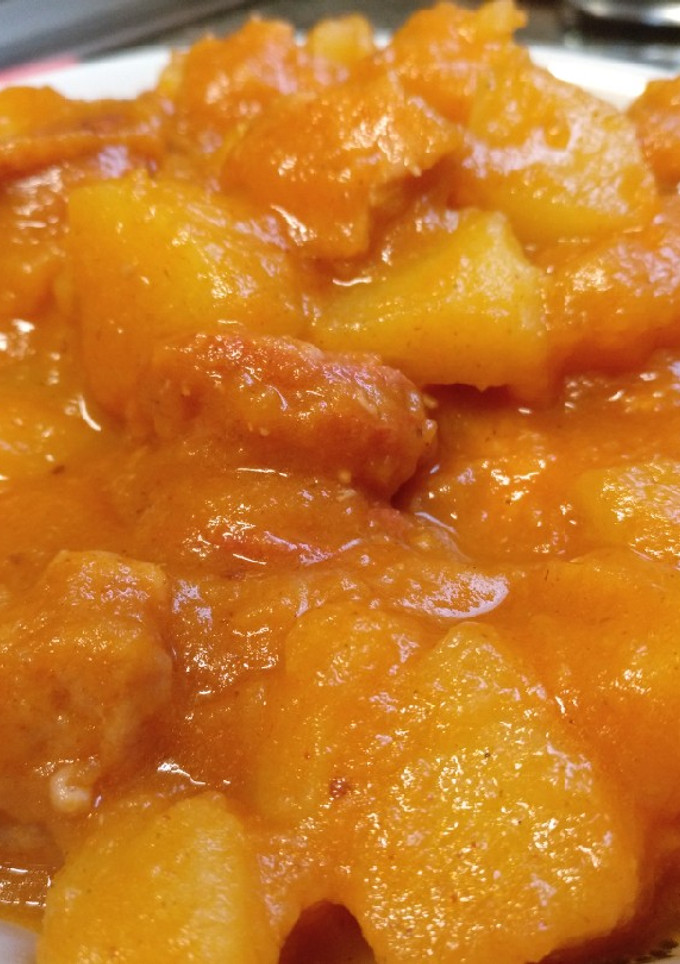 Una foto de Patatas estofadas con carne picada y chorizo