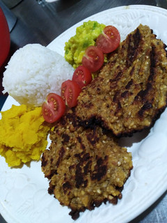 Una foto de Hamburguesa vegetariana de jengibre, limón y miel! 🍯🍋