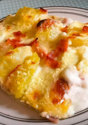 Foto principal de Patatas con Bacon y Jamón York gratinado con Bechamel