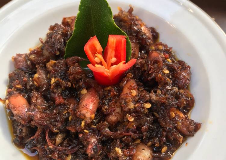 Bagaimana Membuat Sambal Baby Cumi yang Bisa Manjain Lidah