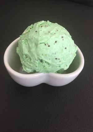 A picture of Kiwi ice cream.