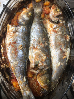 Una foto de 268. Lubina al horno (principal pescado)