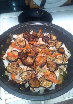 Una foto de Pollo con vegetales