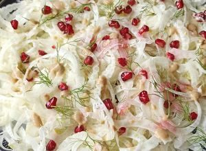Une photo de Salade Carpaccio de fenouil à la grenade