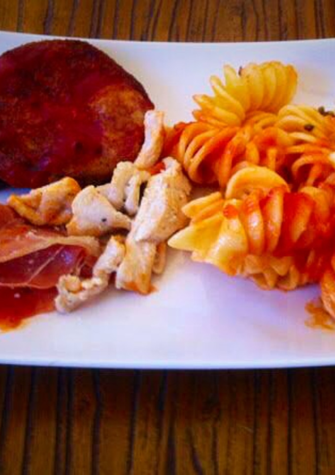 Una foto de Fussilloni con pollo a la Sorrentina