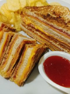 Una foto de Sandwich Montecristo estilo Mediterráneo
