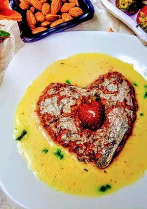 A picture of Strawberries and carrot in poppy seeds pudding.