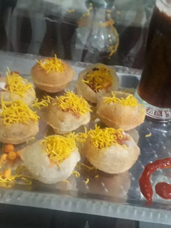 पानी पूरी/गोल गप्पे (Pani puri /gol gappe recipe in Hindi) रेसिपी मुख्य फोटो