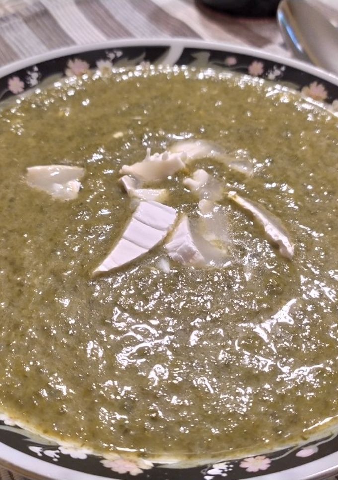 Una foto de Crema de espinaca, calabacín y manzana 🍏