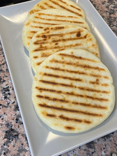 Una foto de Arepas de yuca