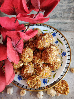 A picture of Protein ladoos.