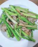 Thịt Ba chỉ xào măng tây