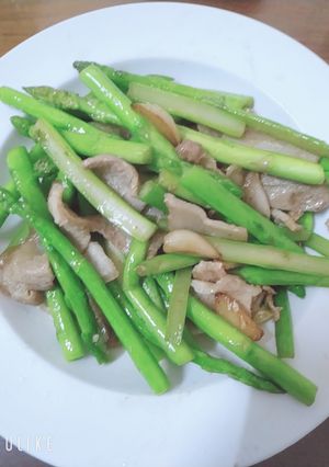 Hình của món Thịt Ba chỉ xào măng tây.