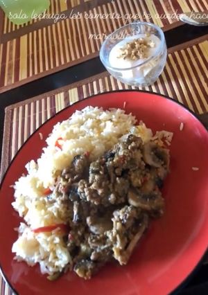 Una foto de Berenjenas 🍆 champiñón y carne de soya