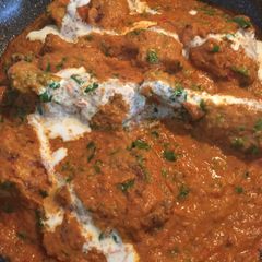 A picture of Chicken tikka masala.