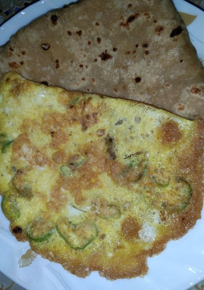 A picture of Green chili Omelette.