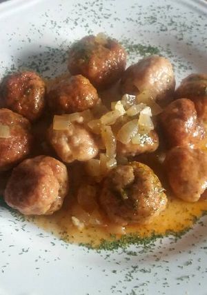 Una foto de Albóndigas de pavo y pollo rellenas de baicon