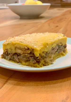 Une photo de Parmentier de canard confit - patate douce - girolles