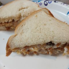 A picture of Fish and Chips Sandwich from leftovers.