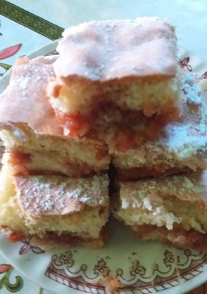 O poză a rețetei Prăjitură cu dulceață de gutui.