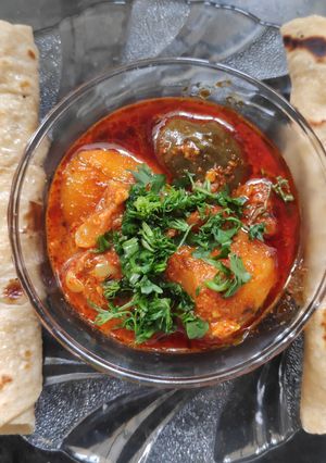 A picture of Stuffed Brinjal Potato Sabji 🍆🥔.