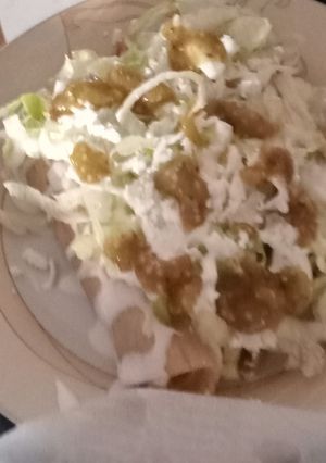 Una foto de Tacos dorados