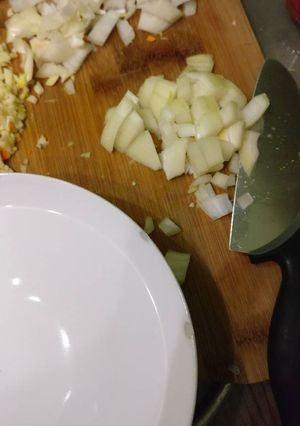 A picture of How to cut an onion without crying.